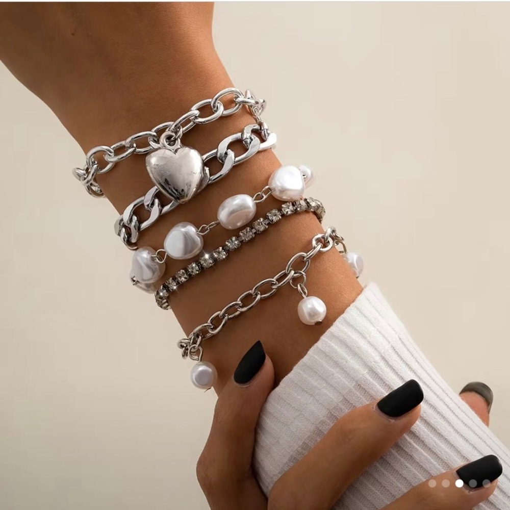Rhinestone‎ inlaid baroque pearl heart bracelet set